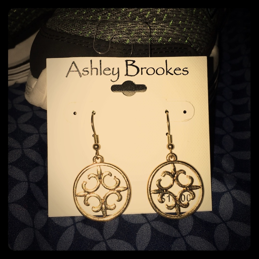 Beautiful gold ear rings